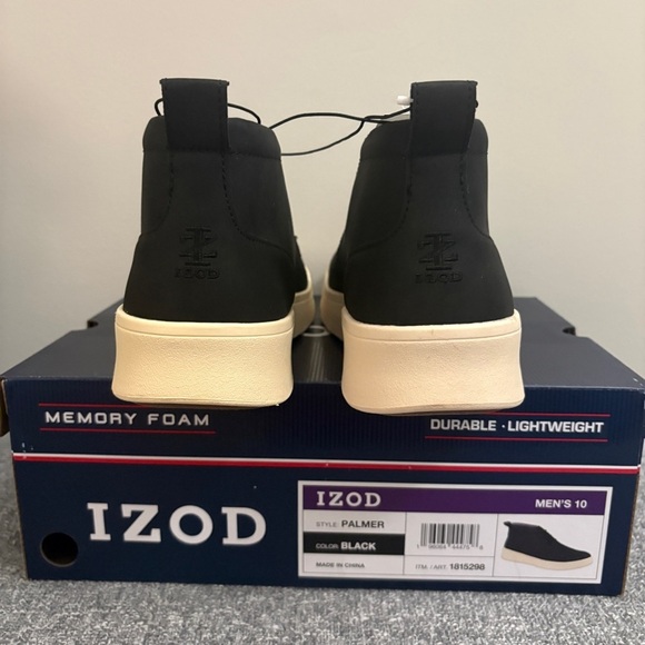 Izod Men\'s Black and Cream Chukka Boots